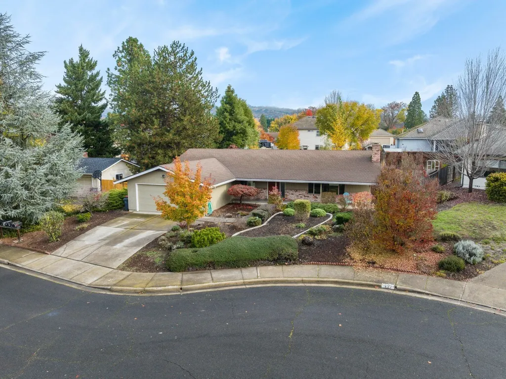425 Roundelay Circle Medford OR 97504