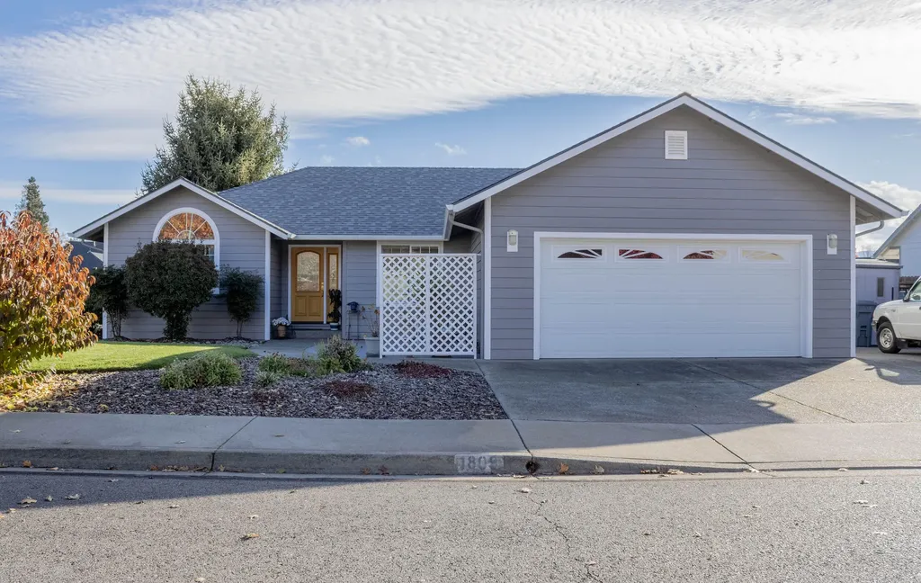 1809 SW J Street Grants Pass OR 97526