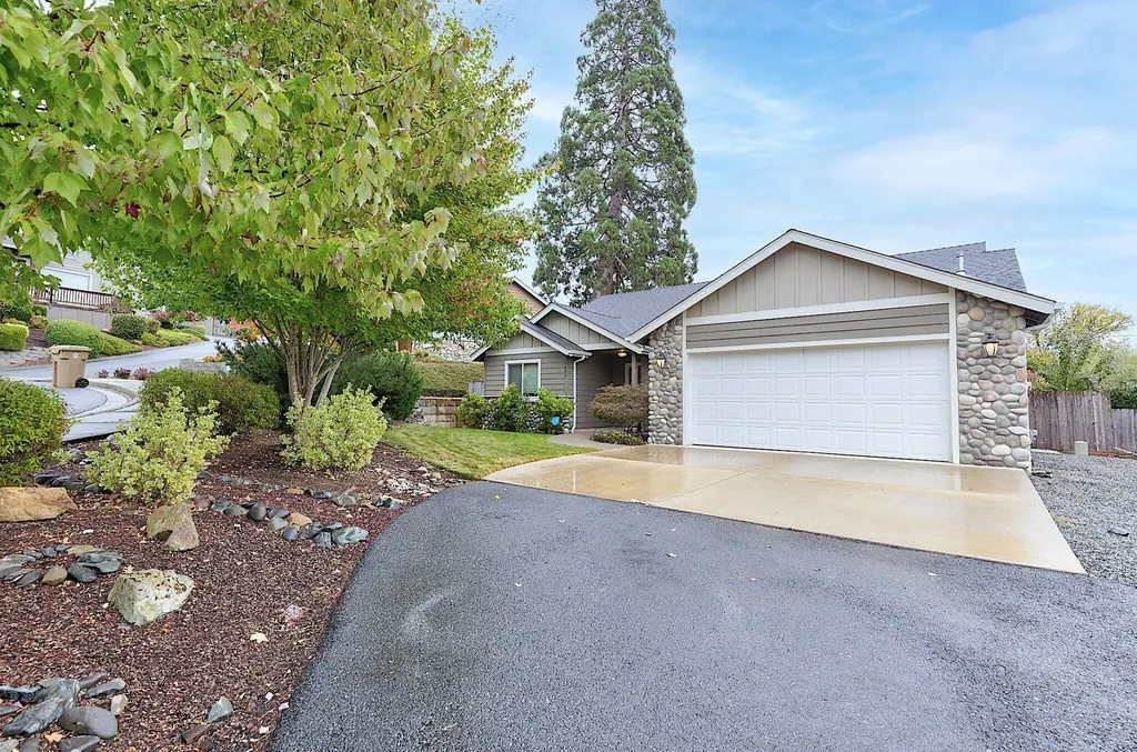 1433 NE Quail Crossing Grants Pass OR 97526