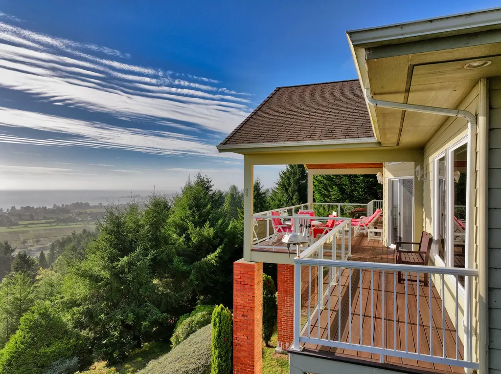 15646 Seaside Court Brookings OR 97415