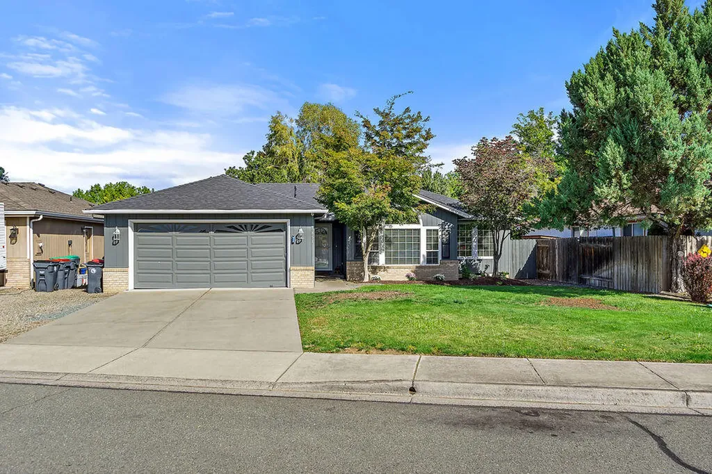 851 Forest Glen Drive Central Point OR 97502