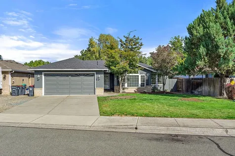 851 Forest Glen Drive Central Point OR 97502