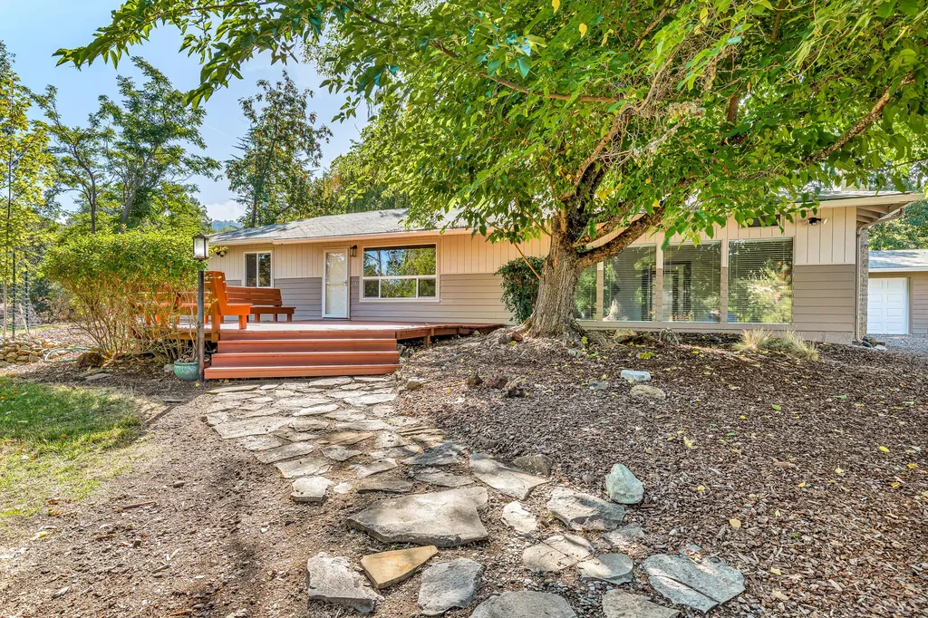 6292 Dark Hollow Road Medford OR 97501