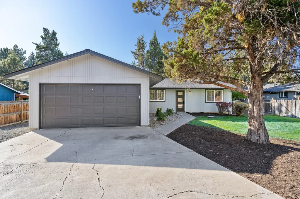 2843 NE Daggett Lane Bend OR 97701