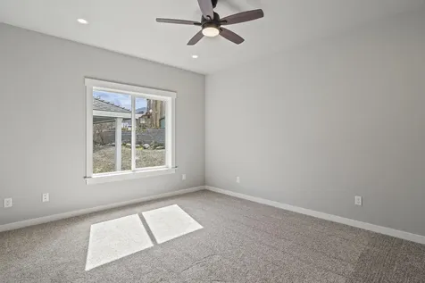 120 Oak Valley Drive Talent OR 97540