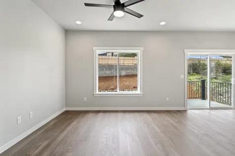 120 Oak Valley Drive Talent OR 97540