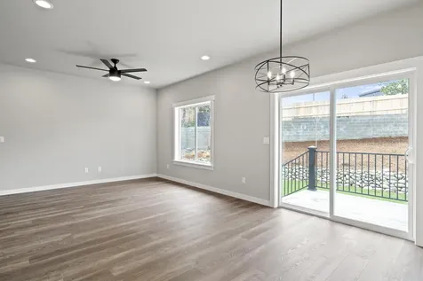 120 Oak Valley Drive Talent OR 97540