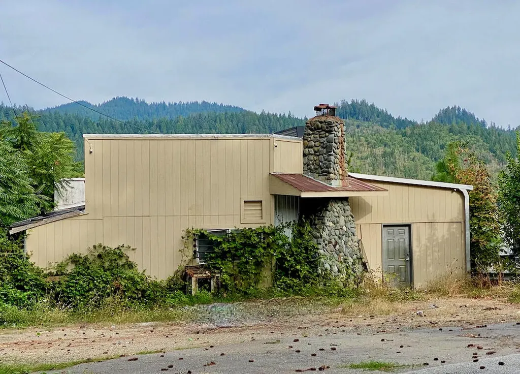 102 Old Stage Road Wolf Creek OR 97497