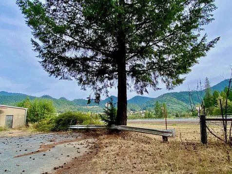 102 Old Stage Road Wolf Creek OR 97497