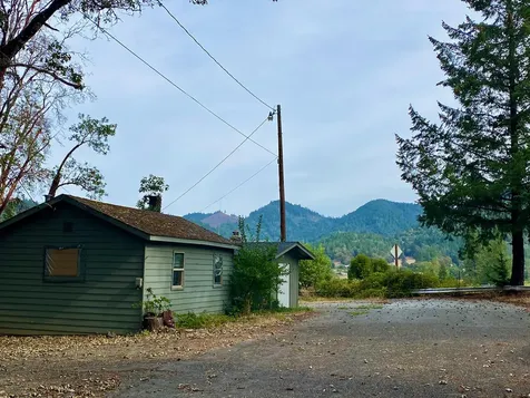 102 Old Stage Road Wolf Creek OR 97497