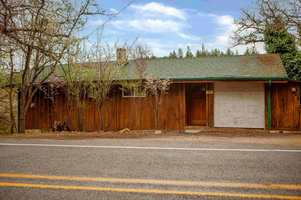 100 Pickett Creek Road Grants Pass OR 97527