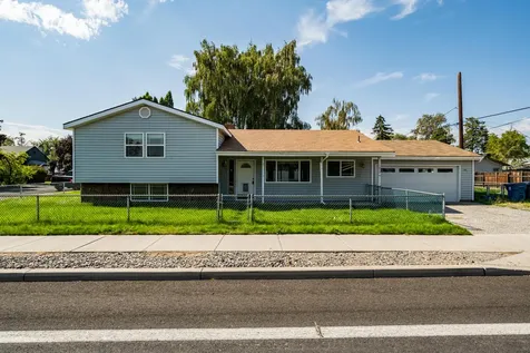 1012 SW Black Butte Boulevard Redmond OR 97756