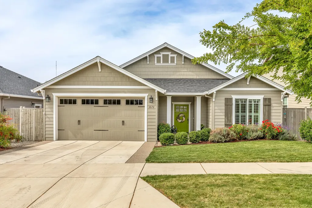 3874 Creek Mont Drive Medford OR 97504