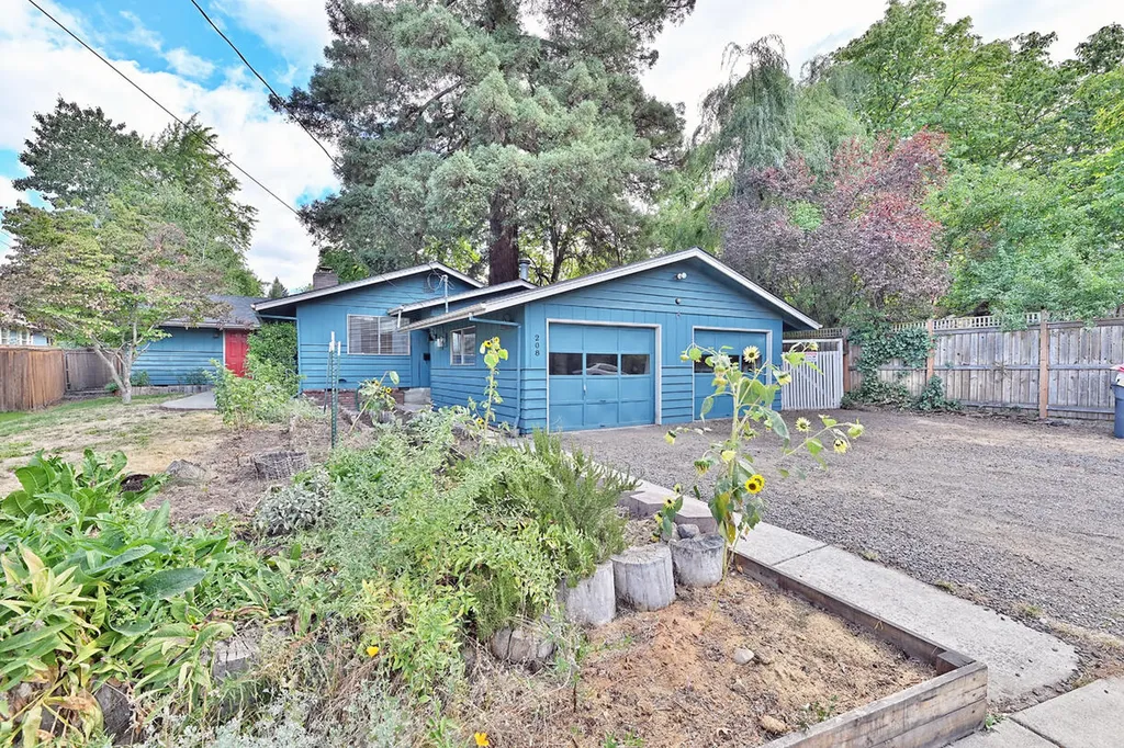 208 Oregon Terrace Medford OR 97504