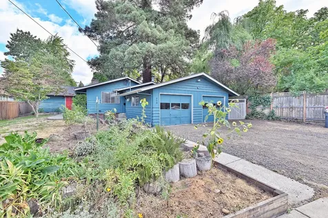 208 Oregon Terrace Medford OR 97504