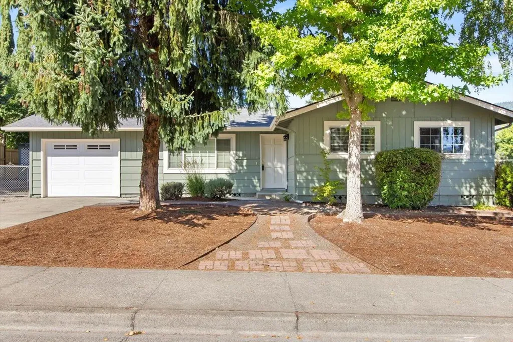 1060 NW Morgan Lane Grants Pass OR 97526