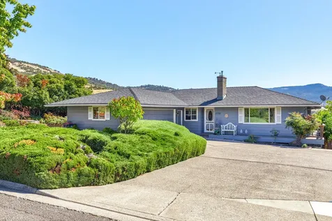 1550 Moon Terrace Medford OR 97504