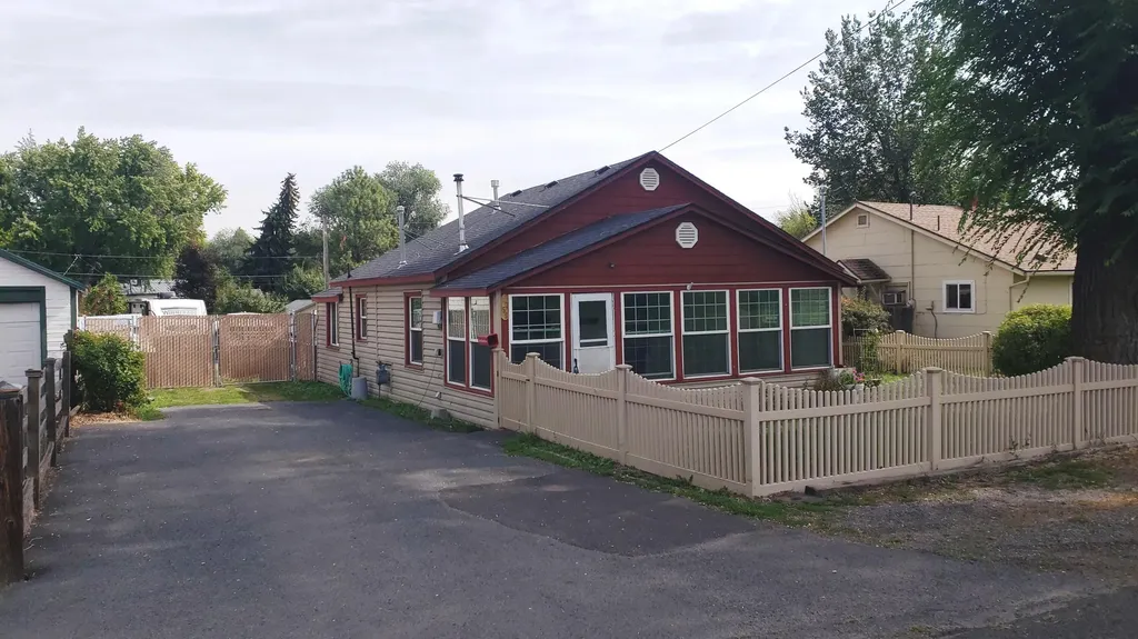 1759 Summers Lane Klamath Falls OR 97603