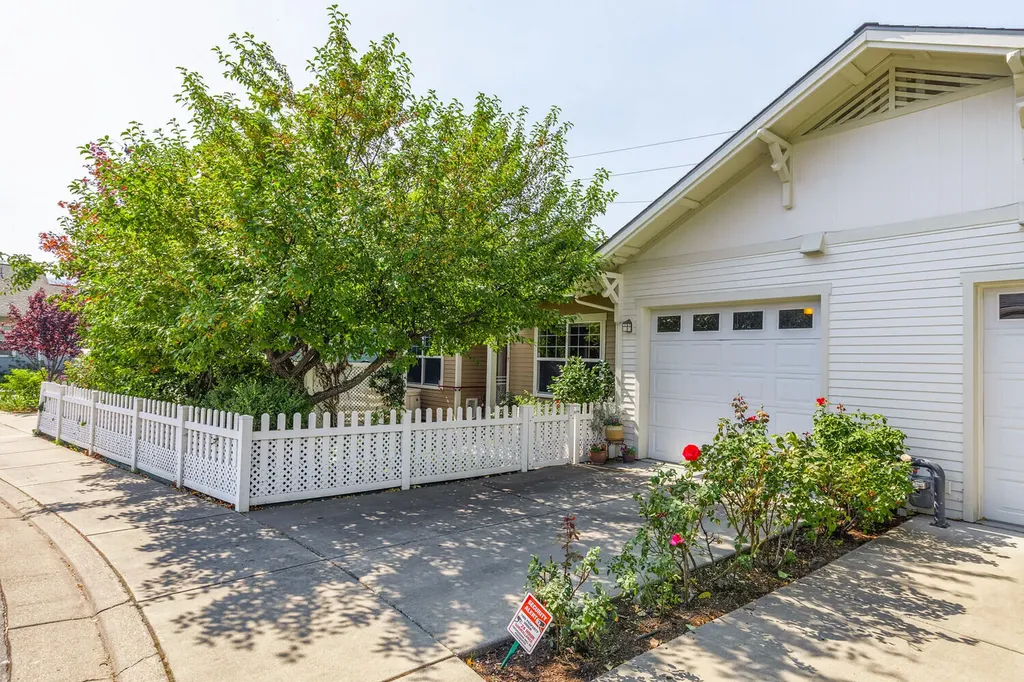 855 Stony Point Ashland OR 97520