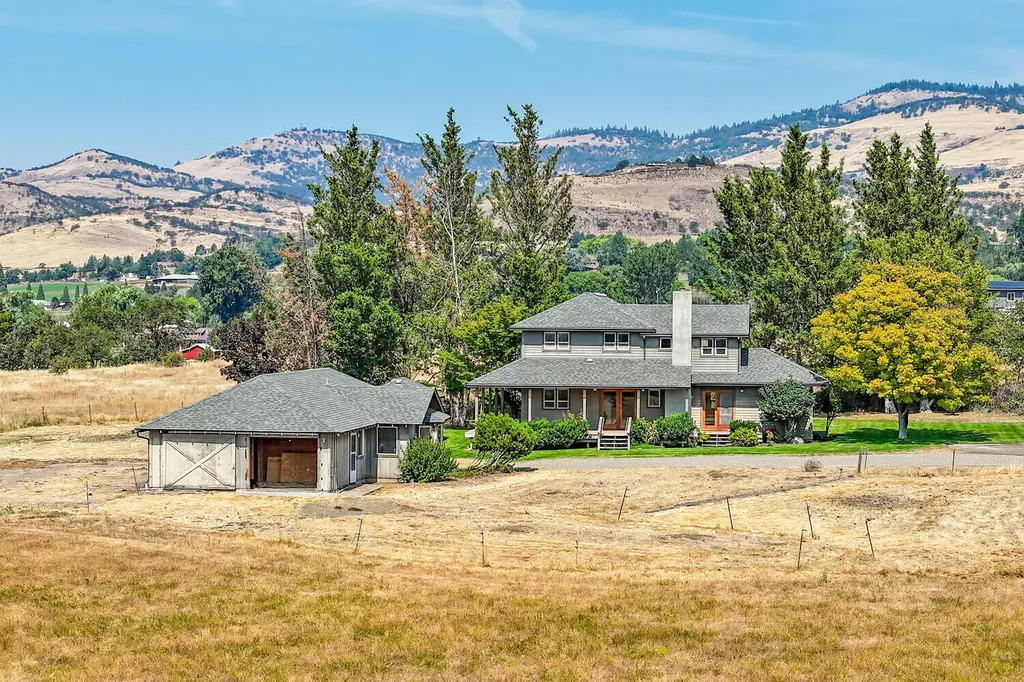 425 E Ashland Lane Ashland OR 97520