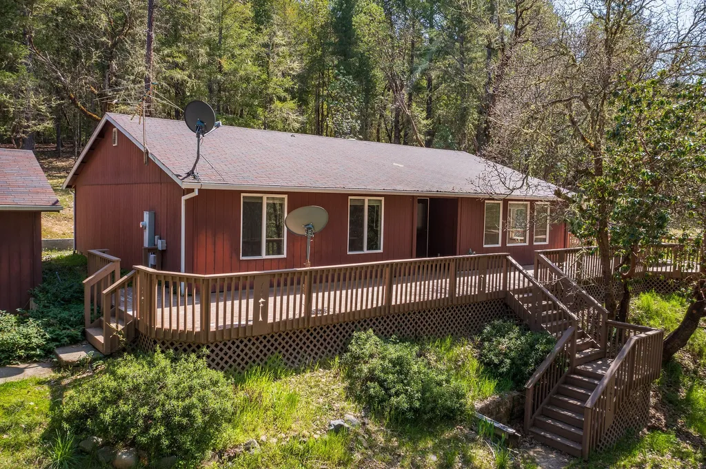 2850 E Evans Creek Road Rogue River OR 97537