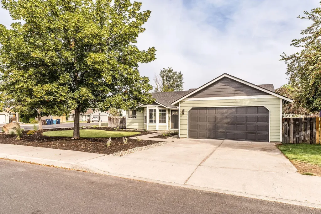 2827 SW Reindeer Avenue Redmond OR 97756