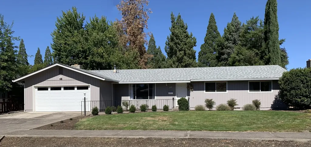 1981 Camellia Avenue Medford OR 97504