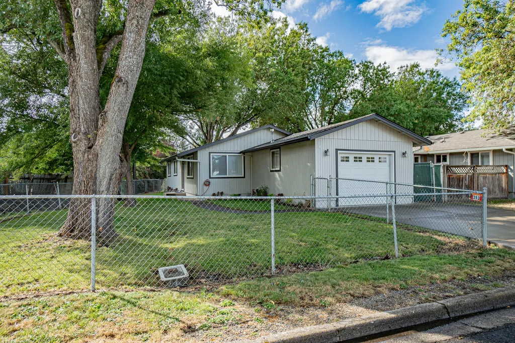 393 Elm Way Eagle Point OR 97524