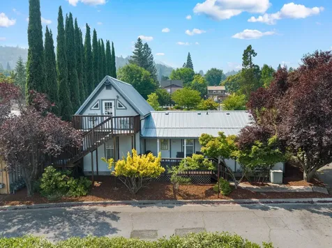 431-433 Lori Lane Ashland OR 97520