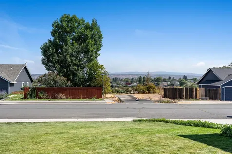 600 SW Cedar Hill Drive Madras OR 97741