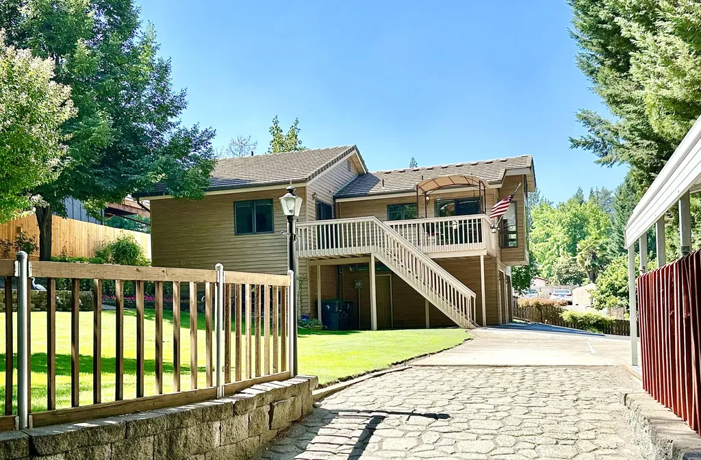 432 S Wexford Circle Medford OR 97504
