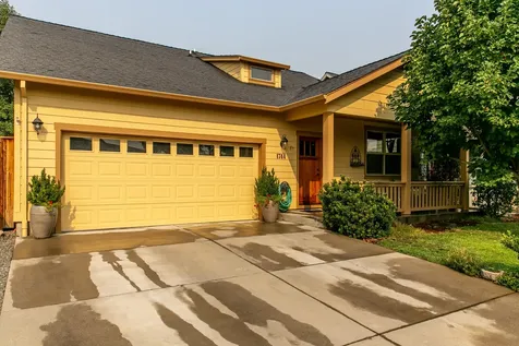 1744 Sandstone Drive Medford OR 97501