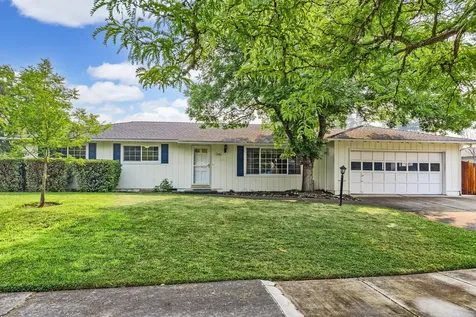 2226 Arctic Circle Medford OR 97504