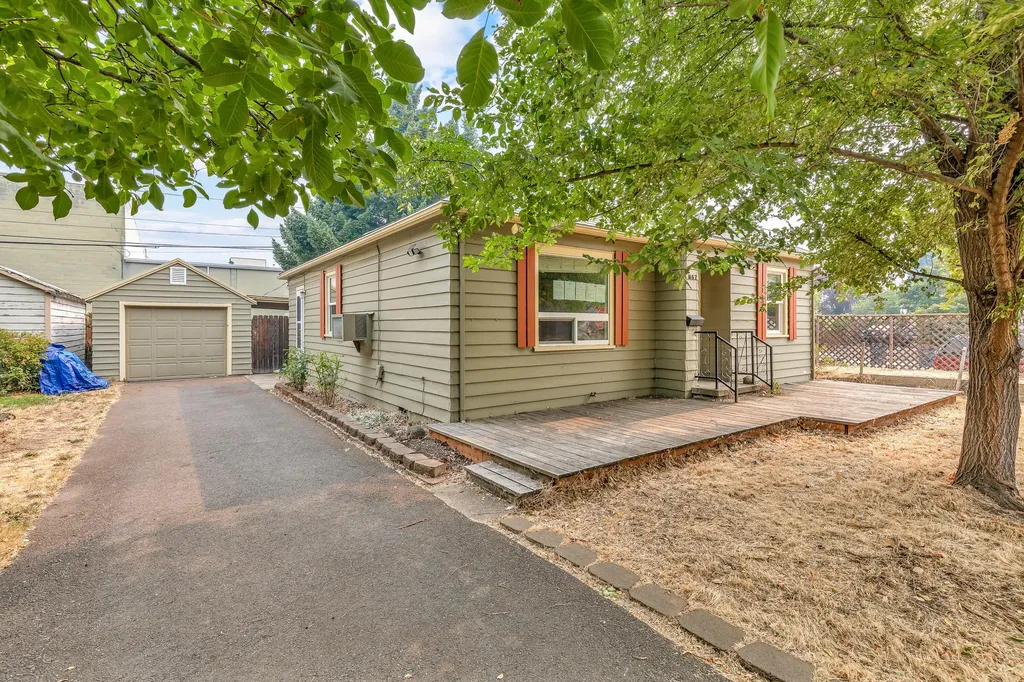 667 S Holly Street Medford OR 97501