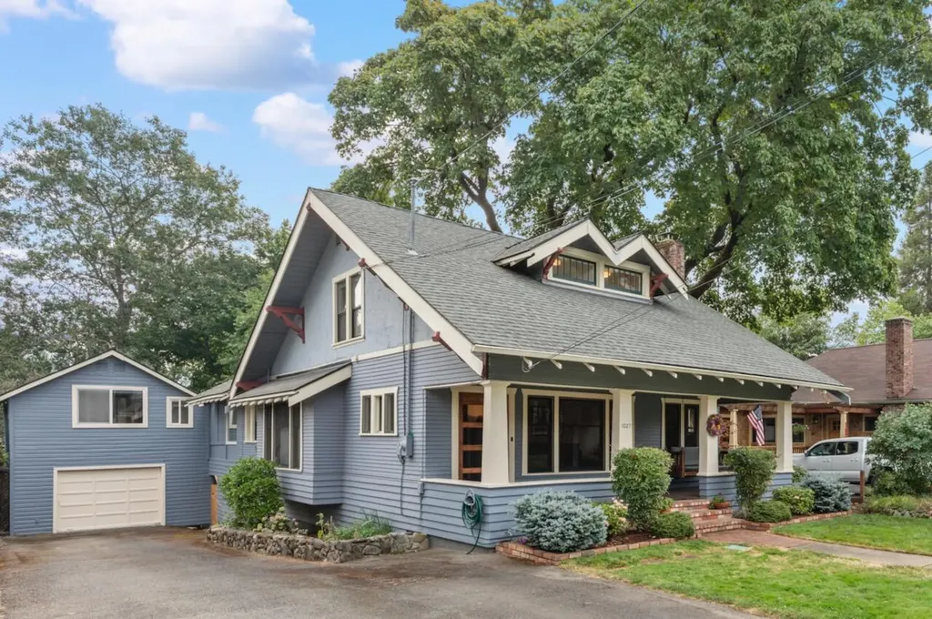 1027 NW Washington Boulevard Grants Pass OR 97526