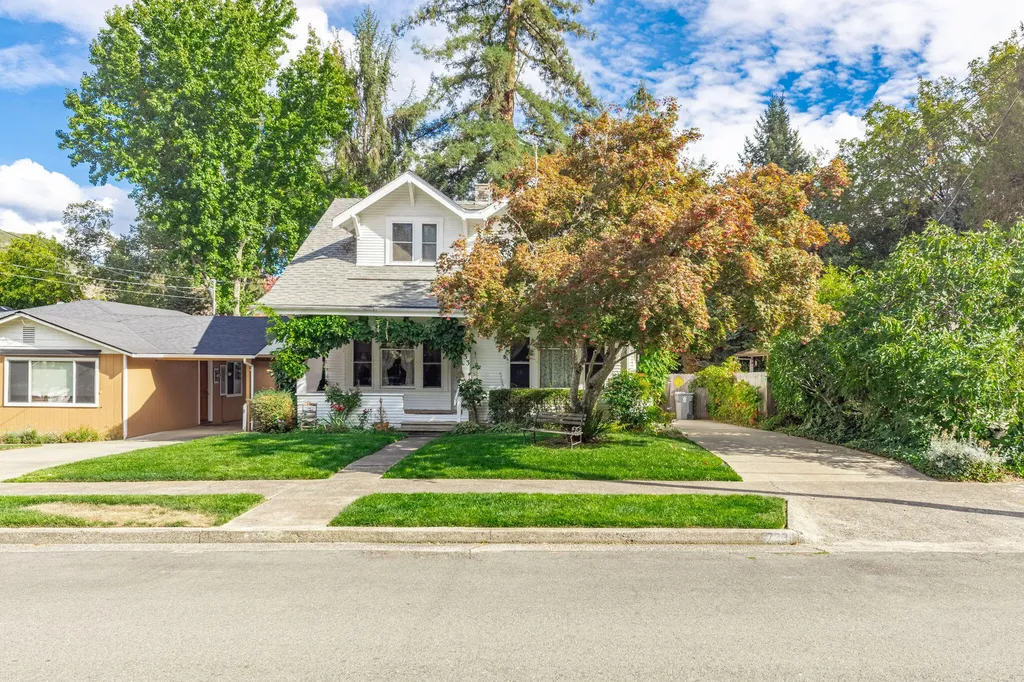 733 NW 3rd Street Grants Pass OR 97526