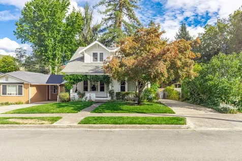 733 NW 3rd Street Grants Pass OR 97526