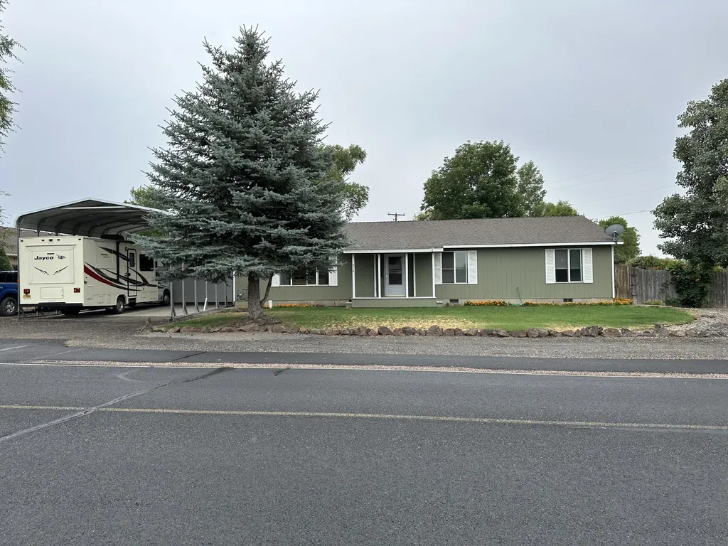 854 Hood Avenue Metolius OR 97741