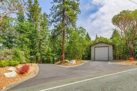 376 Hixson Drive Grants Pass OR 97526
