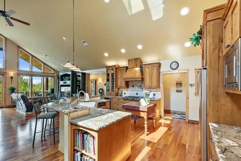 376 Hixson Drive Grants Pass OR 97526