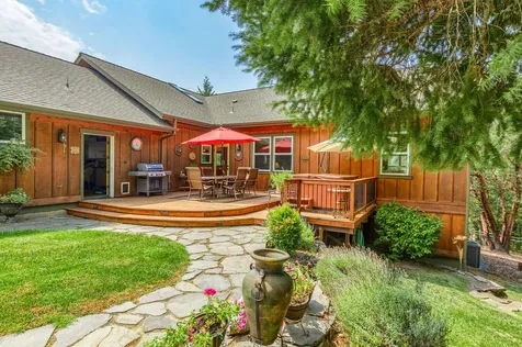 376 Hixson Drive Grants Pass OR 97526