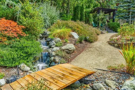 376 Hixson Drive Grants Pass OR 97526