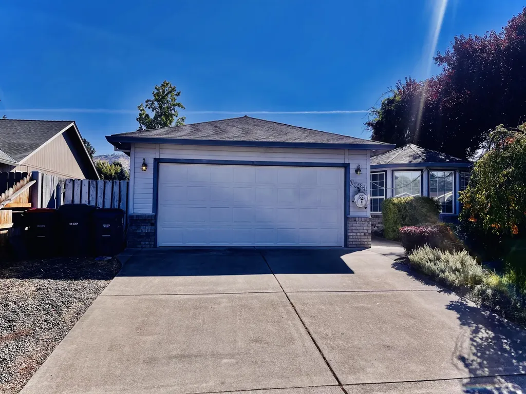 3034 Adams Circle Medford OR 97504