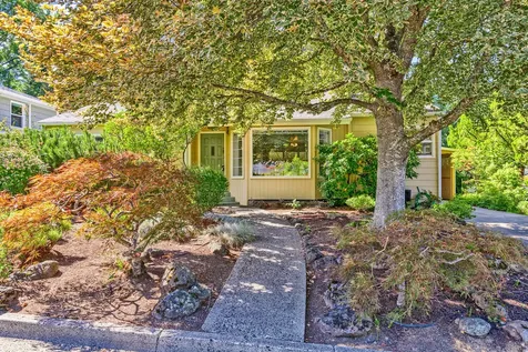 923 Garden Way Ashland OR 97520