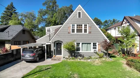 1446 NW Lawnridge Avenue Grants Pass OR 97526
