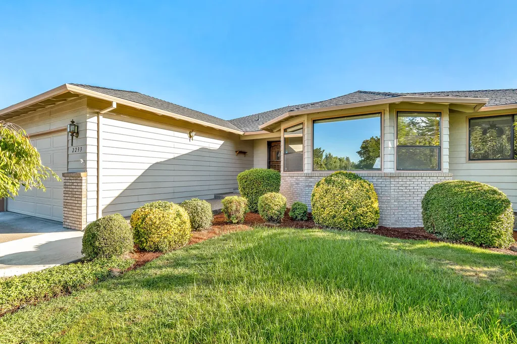 2233 Westfall Circle Medford OR 97504