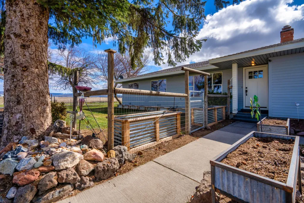 2595 SW Culver Highway Madras OR 97741
