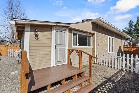 613 N Bartlett Street Medford OR 97501