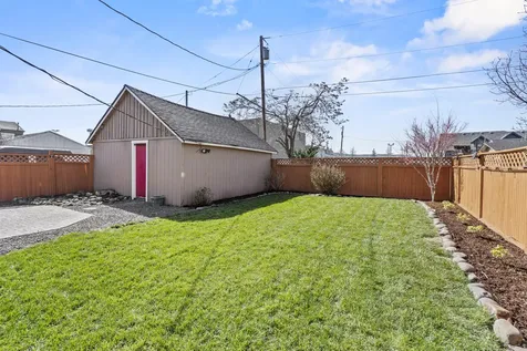613 N Bartlett Street Medford OR 97501