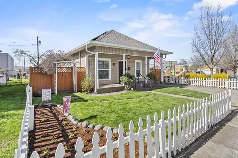 613 N Bartlett Street Medford OR 97501
